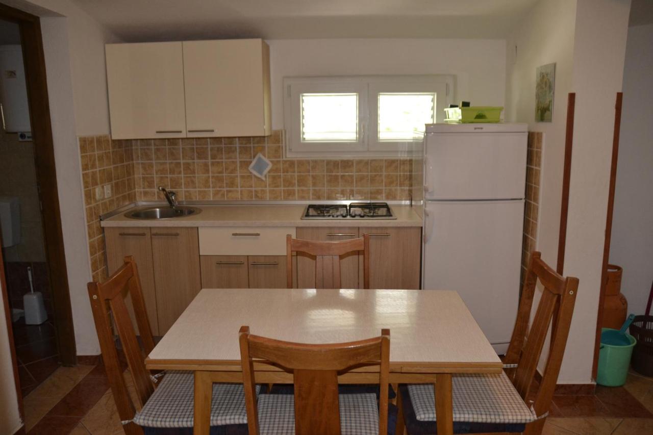 Apartments By The Sea Kustici, Pag - 6335 Zubovići Exteriör bild